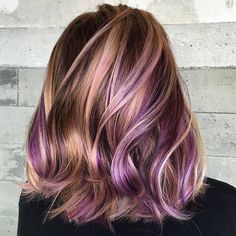 Deep Red And Purple Hair, Low Maintenance Hair Color Winter, Jj Hair, Rambut Brunette, Hair Colour Design, Peekaboo Highlights, Vlasové Trendy, Winter Hair Color, Colored Highlights