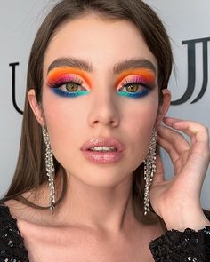 Friday Makeup Look, Color Full Eye Makeup, Strong Eye Makeup, Disco Eye Makeup, Editorial Eye Makeup, Maquillaje Full Color, Strong Makeup, Vibrant Makeup, Mekap Mata