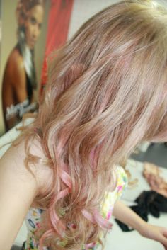 Peachy beige blonde with pink highlights Platinum Blonde Hair With Pink, Long Blonde Hair With Pink Highlights, Blonde With Pink Chunky Highlights, Blonde Hair Pastel Pink Highlights, Pink Strand In Blonde Hair, Blonde Hair With Pink Highlights Pastels, Blonde Hair With Pink, Stella Lee