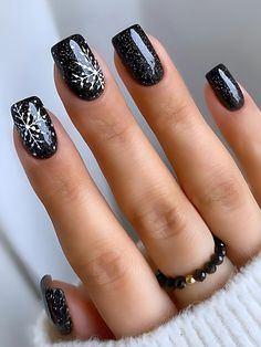 Christmas Press On Nails, Snowflake Nails, Xmas Nails, Stick On Nails, Artificial Nails, Nail Accessories, Holiday Nails, Black Nails, False Nails