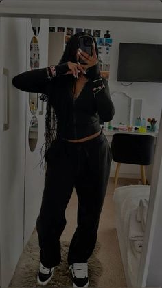 Back To O School Outfits, All Black Outfits For Black Women, Coco Jojo Outfit, Cute Bummy Outfit, Outfit Ideas For School Black, Back To School Outfits College, Outfit Jogging, Black Fall Outfits, Jogging Outfit