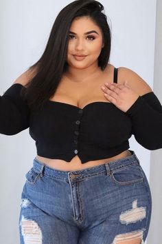 Crop Top Off Shoulder, Black Long Sleeve Crop Top, Cropped Long Sleeve Top, Cropped Long Sleeve, Plus Size Beauty, Plus Size Models, Crop Top Outfits, Off Shoulder Top, Curvy Girl Fashion