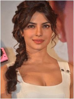 Standard Braid Indian Braid Hairstyles- use those natural curls to your advantage Indian Braids, Twisted Hair, Side Braid Hairstyles, Foto Poses, Side Braid, Trending Hairstyles, Priyanka Chopra