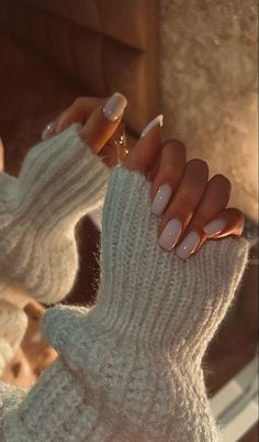 Neutral Nails Aesthetic, Aesthetic Clean Nails, Vision Board Photos Nails, Nail Ideas Clean Girl, Clean Nail Aesthetic, Creamy Nude Nails, Neutral December Nails, Plain Gel Nails Simple, Natural Nail Color Ideas