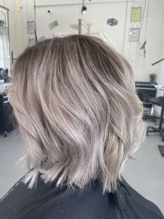 NEW HAIR! – FluffinJourney Beige Blonde Highlights Short Hair, Silver Blonde Hair Balayage Short, Ash Blonde Balayage Bob Short, Short Hair Ash Blonde Highlights, Short Gray Blonde Hair, Short Mushroom Blonde Hair, Short Grey Blonde Hair, Ash Blonde Short Bob, Ash Bob Hair