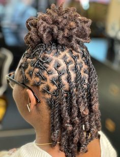 Half-Up Style for Short Layered Locs Layered Locs, Dreadlock Hairstyles For Women, White Girl Dreads, Medium Length Curls, Blonde Dreadlocks, Natural Dreadlocks, Long Dreads, Crochet Dreads