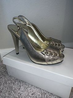 NIB Calvin Klein Portia Tumbled Leather Metallic Slingback Heels sz 8. Never worn and new in box. Beautiful Slingbacks made of tumbled leather. Chic and versatile. There is a bit scuffing on the shoes due to being stored. Hardly noticeable, but please review pics prior to purchasing. Some stains on box during storage, but does not affect shoes. Color: PLT Size: 8M Heel approx 5 inches tall Retails: $289 plus tax Please know your size and ask all questions prior to purchasing for all sales are fi Formal Faux Leather Slingback Pumps, Formal Leather Platform Slingback Pumps, Elegant Faux Leather Slingback Pumps For Formal Occasions, Elegant Formal Faux Leather Slingback Pumps, Elegant Slingback Faux Leather Heels, Formal Faux Leather Slingback Pumps With Heel Strap, Party Leather Platform Slingback Pumps, Leather Platform Slingback Pumps For Party, Formal Slingback Heels In Faux Leather