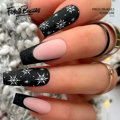 Click here to view more Fofosbeauty Press On Nails at lower price! Limited Edition Christmas Design Nails Decoration are here, with glossy extra-long stiletto shaped nails! Spare yourself a schlep to the salon with DIY false nails that also save you time and money. Wickedly chic one-of-a-kind manicures will make you look spellbindingly beautiful in a snap. Created exclusively for Fofosbeauty by top professional nail artists and social influencers, you wont find these styles anywhere else. Fofosb Nail Tip Designs, Unghie Nail Art, Coffin Press On Nails, Snowflake Nails, Blue Nail, New Year's Nails, Stick On Nails, Xmas Nails, Christmas Nail Designs