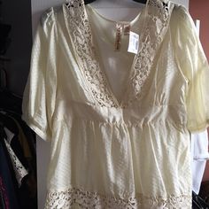 Cute Cream Colored Blouse Spring V-neck Lace Top Blouse, V-neck Blouse With Lace Trim For Brunch, Feminine V-neck Lace Top For Summer, Chic V-neck Tunic For Spring, Casual V-neck Lace Top For Summer, Summer V-neck Lace Top For Brunch, Chic Summer Lace Top With V-neck, Spring V-neck Lace Top With Lace Trim, Cream Short Sleeve Blouse For Summer