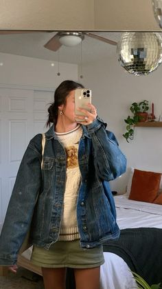 Emmy Red Carpet, How To Have Style, Emmys Red Carpet, Jean Jacket Outfits, Denim Jacket Outfit, The Emmys, Looks Street Style, Swaggy Outfits, Fashion Mistakes