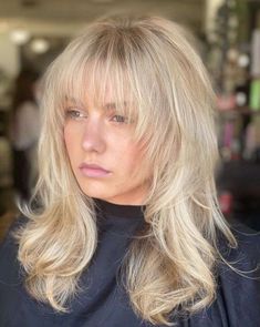 aries photo Thick Bob Haircut, Mid Haircuts, Angled Hair, Ash Blonde Balayage, Blonde Hair With Bangs, Medium Layered Hair, Blonde Haircuts, Balayage Blonde, Bangs With Medium Hair