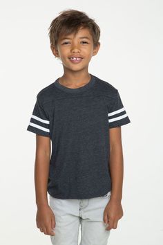 BOYS VINTAGE JERSEY S/S CREW NECK TEE W/ VINTAGE JERSEY STRAPPINGS | chaserbrand.com Celebrity Kids, Trendy Kids, Designer Kids Clothes, Tween Outfits, Belleza Natural