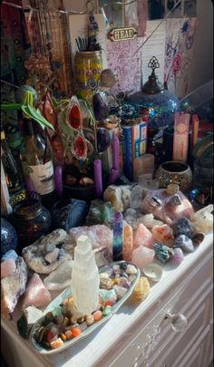 Crystal Setup Bedroom, Crystals Aesthetic Wallpaper, Spiritual Girl Aesthetic, Crystal Girl Aesthetic, Hippie Witch Aesthetic, Bedroom Bedside Table Ideas, Witchy Bedroom Ideas