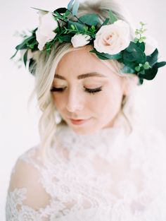 Love this floral wedding hair do!  100% Editable Invitation & Printable with Cardcanva: GET A FREE BANNER & TRY IT -> http://bit.ly/2u9nr2b Sand Ceremony Wedding, Short Hair Bride, Boho Bridal Hair, Pink Flower Crown, Diy Flower Crown, Flower Crown Hairstyle, Wedding Sand, Bridal Hair Inspiration, Beautiful Wedding Flowers