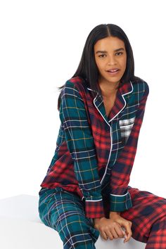 Pigiama linea maschile fantasia patchwork in flanella di DKNY. Pantalone con coulisse. Tessuto 55% Cotone 45% Viscosa Pyjamas Womens, Peter Alexander, Pyjama Sets, Comfort Women, Occasion Dresses Wedding, Christmas Pajama Set, Christmas Nightwear, Sports Skirts, Sleepwear & Loungewear