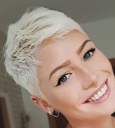 Short Hairstyles That Are Always in Style Very Short Pixie Cuts, Cute Pixie Cuts, Very Short Haircuts, Cool Short Hairstyles, Super Short Hair, Eyeliner Makeup, Trendy Short Haircuts, Edgy Short Hair, Very Short Hair