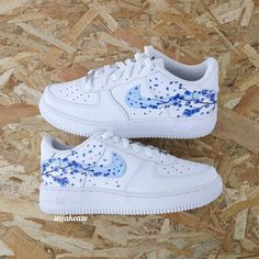 Air Force 1 Custom Sakura Cherry Blossom sneakers pastel blue unisex Paint & Vinyl Water and wash resistant. On exterior sides Authentic & new item, sold in its original packaging Customs are made to order, it will not be possible to make a return/refund Do not hesitate to contact me if you have any questions 😊 Each model is made by us in our workshop in Aubagne in the south of France https://www.etsy.com/fr/shop/sneakeaze?ref=profile_header Nike Air Force 1 Custom, Custom Painted Shoes, Custom Shoes Diy, Nike Air Force One, Air Force 1 Custom, Custom Air Force 1, Bleu Pastel, Sakura Cherry Blossom, Cute Sneakers