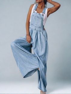 Elevate your casual style with our fashion-forward wide leg light blue denim overalls from Linda Clay Fashions. These trendy overalls are designed for comfort and versatility, making them perfect for any occasion—whether you're heading out for brunch, running errands, or enjoying a day out with friends. Key Features: Stylish Design: The wide leg silhouette adds a contemporary touch to your wardrobe. Comfortable Fit: Made from soft, durable denim for all-day wear. Versatile: Easily styled with a Plus Size Street Style, Denim Suspenders, Denim Style Casual, Denim Shorts Outfit, Boho Chique, Moda Denim, Cooler Style, Jeans Overall, Loose Jumpsuit