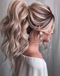 We have collected wedding ideas based on the wedding fashion week. Look through our gallery of wedding hairstyles 2021 to be in trend! #hairstyles #haircolor #hair Prom Hair Up, Wedding Ponytail, Bridemaids Hairstyles, High Ponytail Hairstyles, Ponytail Updo, Wedding Hair Up, Hair Flyer, Oval Face Hairstyles, A Ponytail