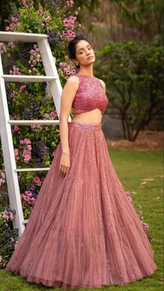 Crop Top Lehenga For Wedding, Sangeet Dress Ideas For Bride, New Lahga Design, Lehnga Blouse Designs Simple, New Lengha Design, Lehenga Tops Designs, Lehenga Top Ideas, Reception Skirt And Top, Customised Lehenga Designs