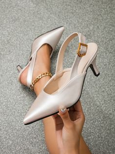 Heeled Pumps, Classy Shoes, Pumps Heels Stilettos, Cute Heels, Fancy Jewelry, White Sandals, Stiletto Pumps, Shoe Closet, High Heels Stilettos