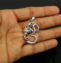 Indian Hindu Idols god Ganesha with om or 'Aum' design vintage antique style pendant, best gifting unisex jewelry from India. Metal-925 sterling silver. Item type-Pendant/ Locket Weight-9.730 grams. height-4.8 centimeter. Width-2.5 centimeters. Stamped-925. Finish-Oxidized. note :chain is not include in this price, to purchase chain please visit following links: https://www.etsy.com/listing/823425858/16-to-30-long-screw-chain-925-sterling?ref=listings_manager_grid Make excellent gifting and coll Sterling Silver Temple Jewelry Locket, Sterling Silver Jewelry For Diwali, Silver Symbolic Jewelry For Diwali, Diwali Gift Pendant Jewelry, Silver Engraved Jewelry For Diwali, Engraved Jewelry For Diwali Gifts, Spiritual Engraved Jewelry For Diwali, Handmade Sterling Silver Jewelry For Diwali, Silver Locket Jewelry For Diwali