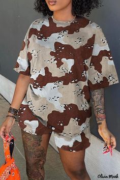 Olivia Mark - Womens Light Brown Casual Patchwork O-Neck Short Sleeve Two-Piece Set with Prints Summer Color Block Brown Tops, Summer Brown Color Block Tops, Camouflage Outfit, Patchwork Shorts, Two Piece Short Set, Straight Clothes, Pink Camouflage, Womens Khakis, Camouflage Print