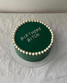 Green Birthday Cake, Party Crackers, Buttercream Decorating, Green Birthday, Funny Birthday Cakes, Simple Cake Designs, Mini Cakes Birthday, Creative Birthday Cakes, Simple Birthday Cake