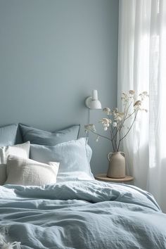 Soft Blue Bedroom Decor, Ice Blue Room Ideas, Pale Blue Decor, Soft Blue Bedroom Aesthetic, Blue Calming Bedroom, Minimal Beds, Scandinavian Interior Blue, Blue Pastel Bedroom, Soft Blue Room