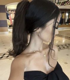 Hair Styles For Party’s, Black Straight Hair Hairstyles, Hairstyles For Jaripeo, Hair For Quince Guest, Dark Fem Hairstyles, Slick Black Ponytail, Hair Styles With Bun, Slick Back Long Ponytail