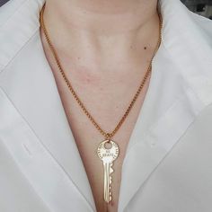 This beautiful and meaningful Brave Key necklace is a minimalist piece that goes with any look. Life can be though but so are you babe! Is a great reminder to always be brave specially when life gets intense. You can wear alone or add multiple chains. The options are endless. Material: Gold Filled, High Quality Stainless Steel and Enamel Gold Plated. Chains Details: Pendant Material: 18K Gold Filled, 1 inch length Style 1: Box Chain - 18 inches Style 2: Figaro Chain - 14 inches Style 3: Pink Ena Key Necklace Gold, Gucci Necklace, Gucci Chain, Girl Boss Gift, Vintage Modern Jewelry, Fine Necklace, Necklace Mom, Boss Gift, Minimalist Gifts