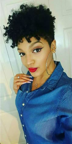 Black Hair Types, Buzzed Hair Women, Tapered Natural Hair Cut, Black Hair Short Cuts, Natural Hair Bun Styles, Tapered Hair, Shaved Hair Designs, Tapered Natural Hair, Natural Hair Cuts