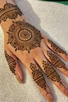 henna designs for hands and feet are very attractive in this photo, it is easy to