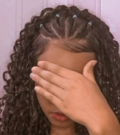 Curly Hairstyles For SchoolCurly HairstyleCurly HairHairstyles For SchoolBaddie HairstylesCurly Bun HairstyleCurly Girlaesthetic curly curlyhairstyles curlygirl curlyhairhacks curlyhairstylesnaturally baddiehairstyles tiktok backtoschoolhairstyles Photo Hijab, Palaye Royale, Makijaż Smokey Eye