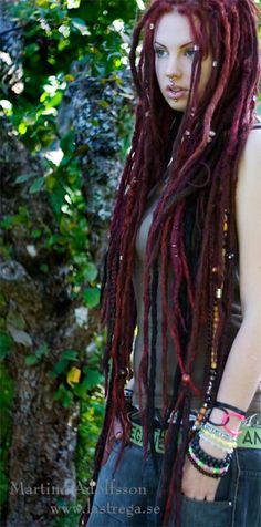 gaaaah I want dreads terribly Red Dreadlocks, Red Dreads, Mundo Hippie, Long Dreads, Dreads Styles, Hair Dos, Pretty Hairstyles, Locs, Hair Goals