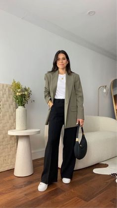 Corporate Attire Women, Fall Business Casual Outfits, Classy Business Outfits, Business Casual Fall, Look Office, Look Jean, Blazer Outfits For Women