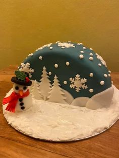 there is a cake that looks like a snowman