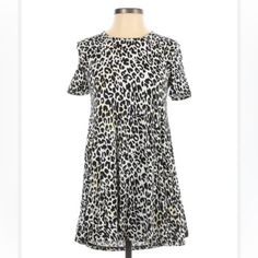 Zara Trf Trapeze Dress Nwt Short Sleeve With Crew Neck Zip Closure At Back Stretchy Crepe Fabric Leopard Animal Print Size Small Size Guide Bust: 16.5” Length: 30.5” Fabric: 95% Viscose, 5% Spandex I Love Offers!! Make Sure To Hit The Button So You You’ll Be Notified Of Private Flash Sales!! Create A Bundle Of Two Or More Items And I Will Send You A Private Offer With Reduced Ship For Only $4.99! Flowy Printed Mini Dress With Short Sleeves, Casual Printed Dresses By Zara, Casual Printed Zara Dress, Short Sleeve Shift Mini Dress For Brunch, Shift Mini Dress With Short Sleeves For Brunch, Zara Casual Printed Mini Dress, Zara A-line Casual Dress, Zara Casual A-line Dress, Casual Flowy Zara Dress