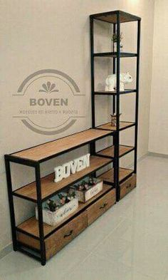 an empty room with shelves and baskets on the floor in front of a sign that reads boven