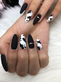 #nails #nailsdesign #weddingnails #nailsideas #quartznail # inspo nails # nails acrilic # short oval nails Animal Inspired Nail Art, Nails With Paws, Animal Themed Nails, Cow Themed Nails, Winter Western Nails, Western Valentine Nails, Black Cow Print Nails, Country Themed Nails, Highland Cow Nails