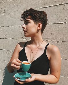 Lesbian Hair, Soft Grunge Hair, Tomboy Hairstyles, Short Grunge Hair, Short Hair Pixie Cuts, Short Curly Haircuts, Shot Hair Styles, Short Hair Haircuts