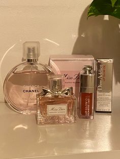 Спонж Beauty Blender, Dior Perfume, Chanel Perfume, Perfume Lover, Dior Addict, Glossy Lips