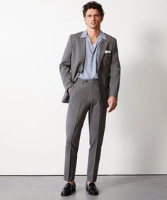 Italian Tropical Wool Sutton Suit in Charcoal Mens Gray Wedding Suits, Spring Suits For Men, Italian Style Suit, Wedding Guest Dress Code, Grey Suit Men, Dark Gray Suit, Charcoal Suit, Traditional Suit, Book Business