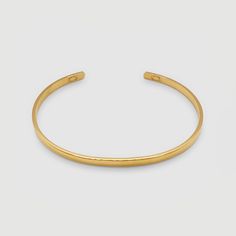 Timeless style, made for daily wear. With a precise 3mm band and refined gold polish finish, wear this piece all day, everyday. It boasts ultra durable, scratch resistant plating and a premium brushed interior for added comfort—a true investment for decades to come. Pair with other Minimals for an elevated look with zero effort. ✓ 18K Gold & 316L Stainless Steel ✓ Water, Heat, Sweat Resistant✓ Hypoallergenic (No Green Skin)Model is 5'11 & wears size 7.5" (19cm). Skin Model, Green Skin, All Day Everyday, Gold Piece, Gold Polish, Real Diamonds, Steel Water, Fast Fashion, Quality Jewelry