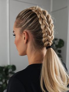 40 Sleek Ponytail Hairstyles to Add a Touch of Elegance to Your 2024 Look Black Hair Curly, Braids And Ponytails, Blonde Style, Blonde Ponytail, Sleek Ponytail Hairstyles, Simple Ponytails, Dance Hairstyles, A Ponytail, Beauty Hair Makeup