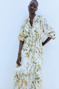 Oversized Crinkled Dress - Long sleeve - Long - Cream/floral - Ladies | H&M US 2 Casual Summer Dress With Blouson Sleeves, Spring Casual Maxi Dress With Gathered Sleeves, Spring Maxi Dress With Pleated Bishop Sleeves, Spring Maxi Dress With Gathered Lantern Sleeves, Spring Maxi Dress With Gathered Bishop Sleeves, Spring Daywear Maxi Dress With Elastic Sleeves, Summer Midi Dress With Pleated Lantern Sleeves, Long Sleeve Midi Dress With Gathered Sleeves For Vacation, Billowy Lantern Sleeve Maxi Dress For Spring