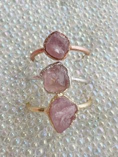 Rose Quartz Meaning, Sterling Silver Rings Boho, Rock Rings, Raw Stone Jewelry, Raw Crystal Ring, Earthy Jewelry, Crystal Aesthetic, Nature Inspired Rings, Rose Quartz Jewelry