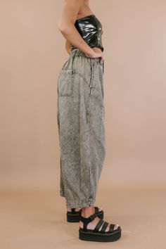 OLI & HALI: Washed Barrel Pants are a fashionable and versatile addition to your wardrobe. These barrel pants offer style and comfort, making them a standout choice for creating trendy outfits. Denim Barrel pants Oli & Hali Denim Button + Zip closure Functional front + back pockets Wide barrel leg Back elastic waistband Washed 100% Cotton Imported Measurements: S Inseam 24" Rise 13 1/4" Waist 28"M Inseam 23 3/4" Rise 13 1/2" Waist 29" L Inseam 24 3/4" Rise 14" Waist 32" XL Inseam 25 1/4" Rise 14 1/4" Waist 34" Model Specs: Emily and Karli are wearing a size small in photos. Syd is wearing a size Xl in the photo. How will this item fit you? Check out our MODEL SPECS (Typical Sizing - Karli: S-Size 5/26 - 5ft 2in, Emily: S-Size 3/25 - 5ft 5in, Syd: L/XL- Size 15/ - 5ft 8in)Need help with siz Barrel Pants, Pants Denim, Everyday Chic, Chic Boutique, Trendy Outfits, Womens Bottoms, Elastic Waistband, Barrel, Wardrobe