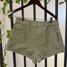 Brand New With Tags! Size 30 Pacsun Shorts, Mom Denim, Tie Dye Denim, Mom Jeans Shorts, Festival Shorts, Corduroy Shorts, Destroyed Denim, Painted Denim, Fame Dr