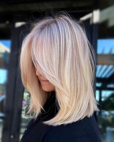 Light Blonde Hair Color Ideas, Light Blonde Hair Color, Long Bob Blonde, Blonde Lob, White Blonde Hair, Creamy Blonde, Blonde Hair Color Ideas, Light Blonde Hair